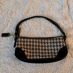 Coach Brown Wool
Houndstooth Tweed Leather
Suede Shoulder Bag F10202